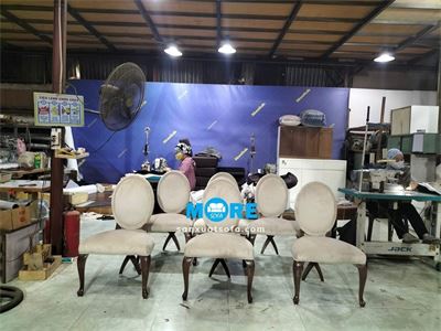 * Sự lựa chọn hoàn hảo cho bữa ăn đẳng cấp – Bộ bàn ghế ăn bọc nỉ MoreSofa