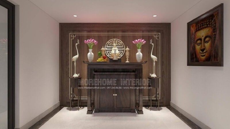 Trong mẫu thiết kế nội thất phòng thờ thờ Phật Quan Âm, một điểm đáng chú ý là tấm gỗ ốp tường với trọng tâm được khắc chữ Thọ tọa điểm nhấn tinh tế. Nó thường được ốp kín mặt bức tường phòng thờ. Gia chủ cũng có thể thêm họa tiết để tạo nét đẹp trang trọng cho phòng thờ.